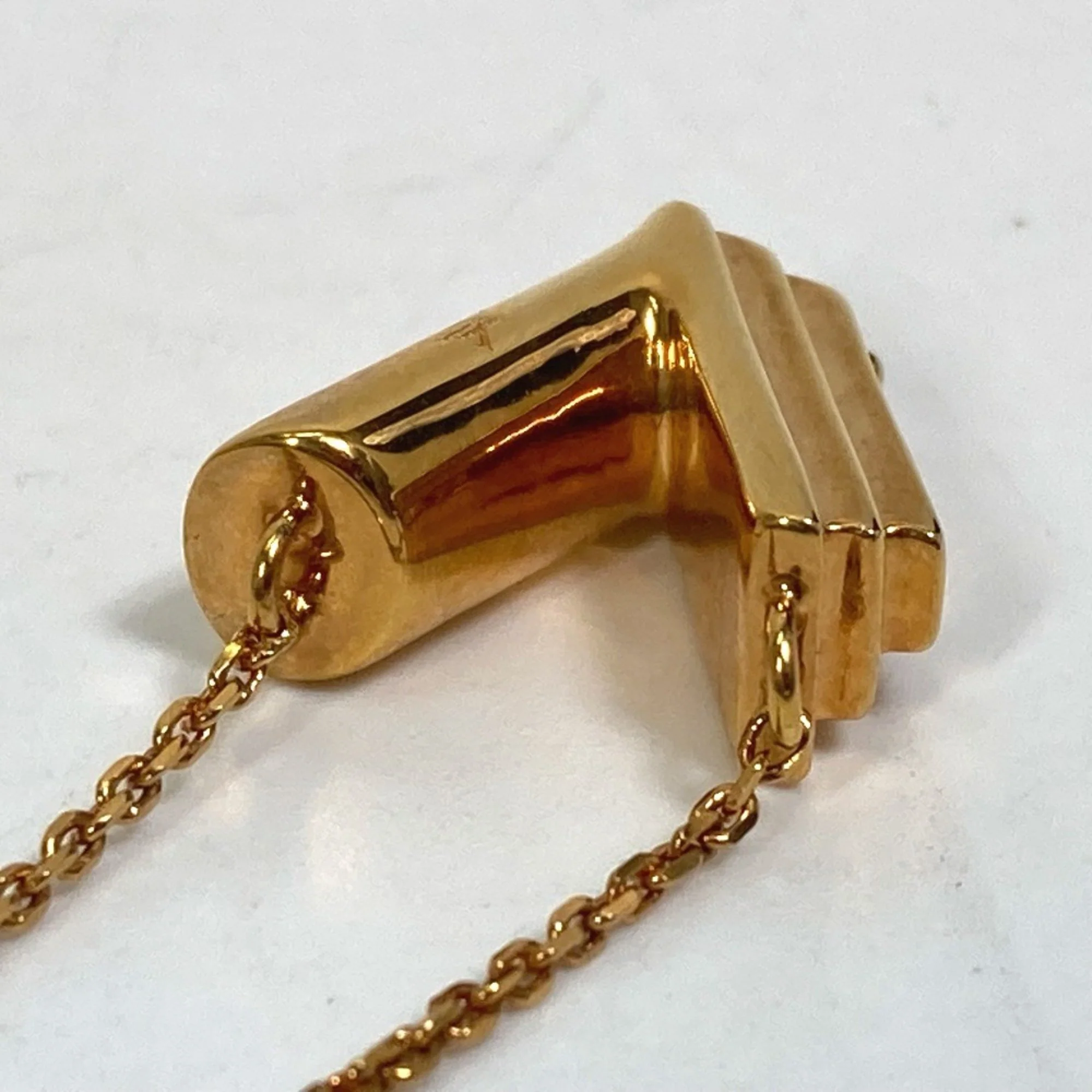Initial V Pendant Necklace Gold - Image 5