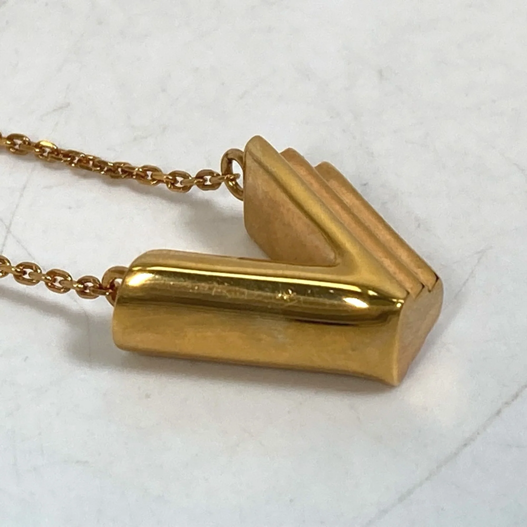 Initial V Pendant Necklace Gold - Image 6