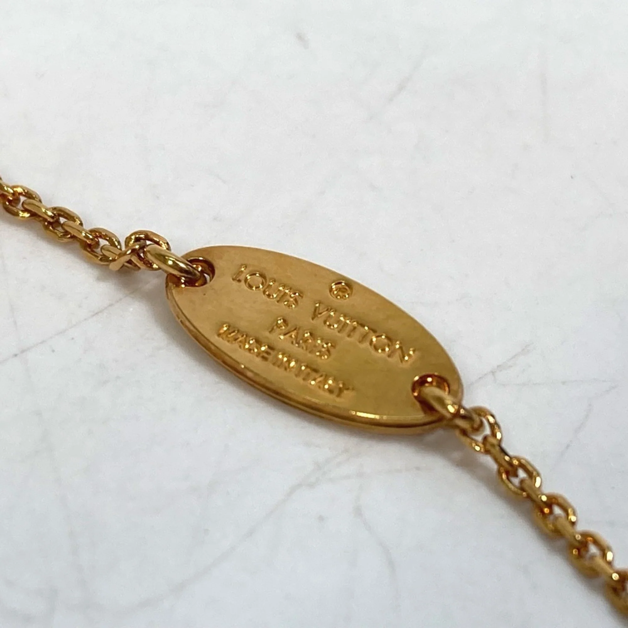 Initial V Pendant Necklace Gold - Image 7