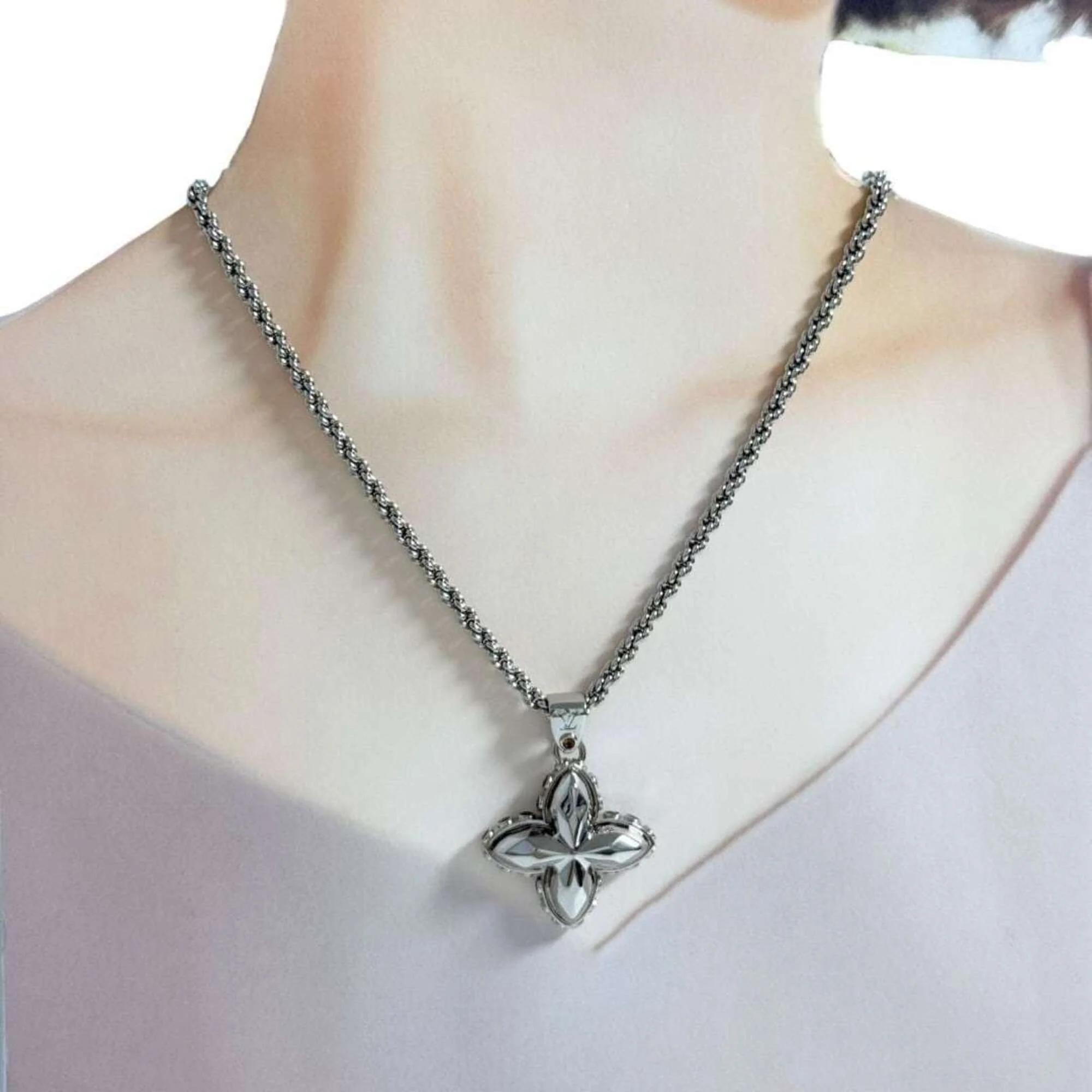 Pendant Necklace Metal and Rhinestone - Image 9