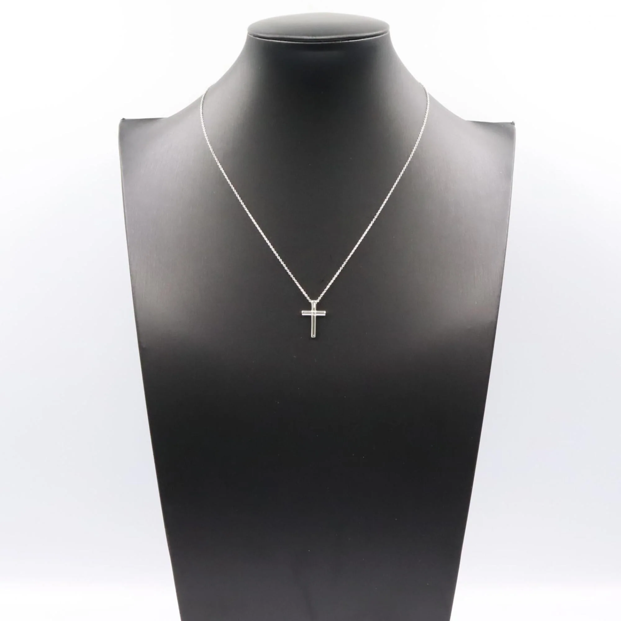 Cross Pendant Necklace 18K White Gold with Diamond - Image 6