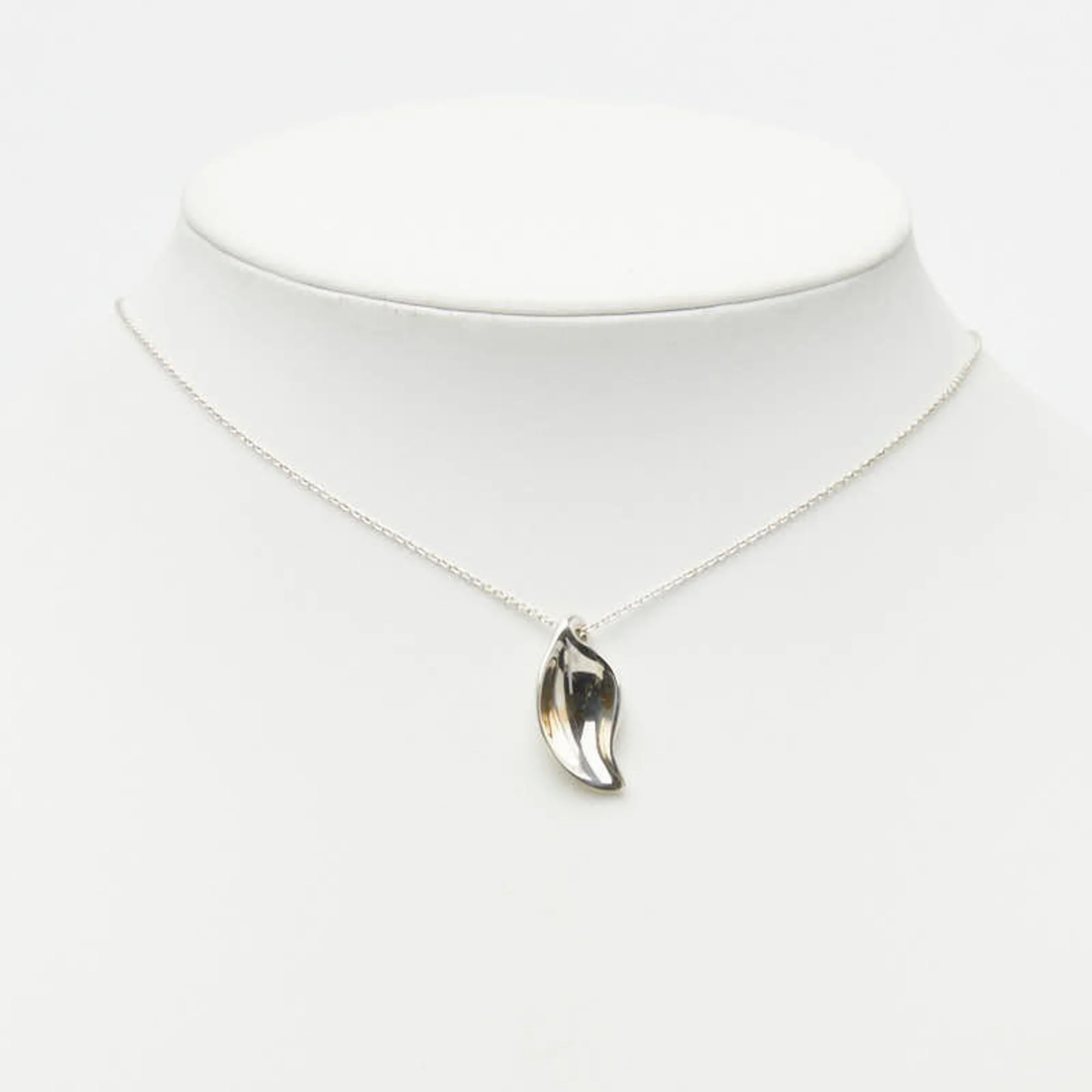 Leaf Motif Pendant Necklace Sterling Silver - Image 7