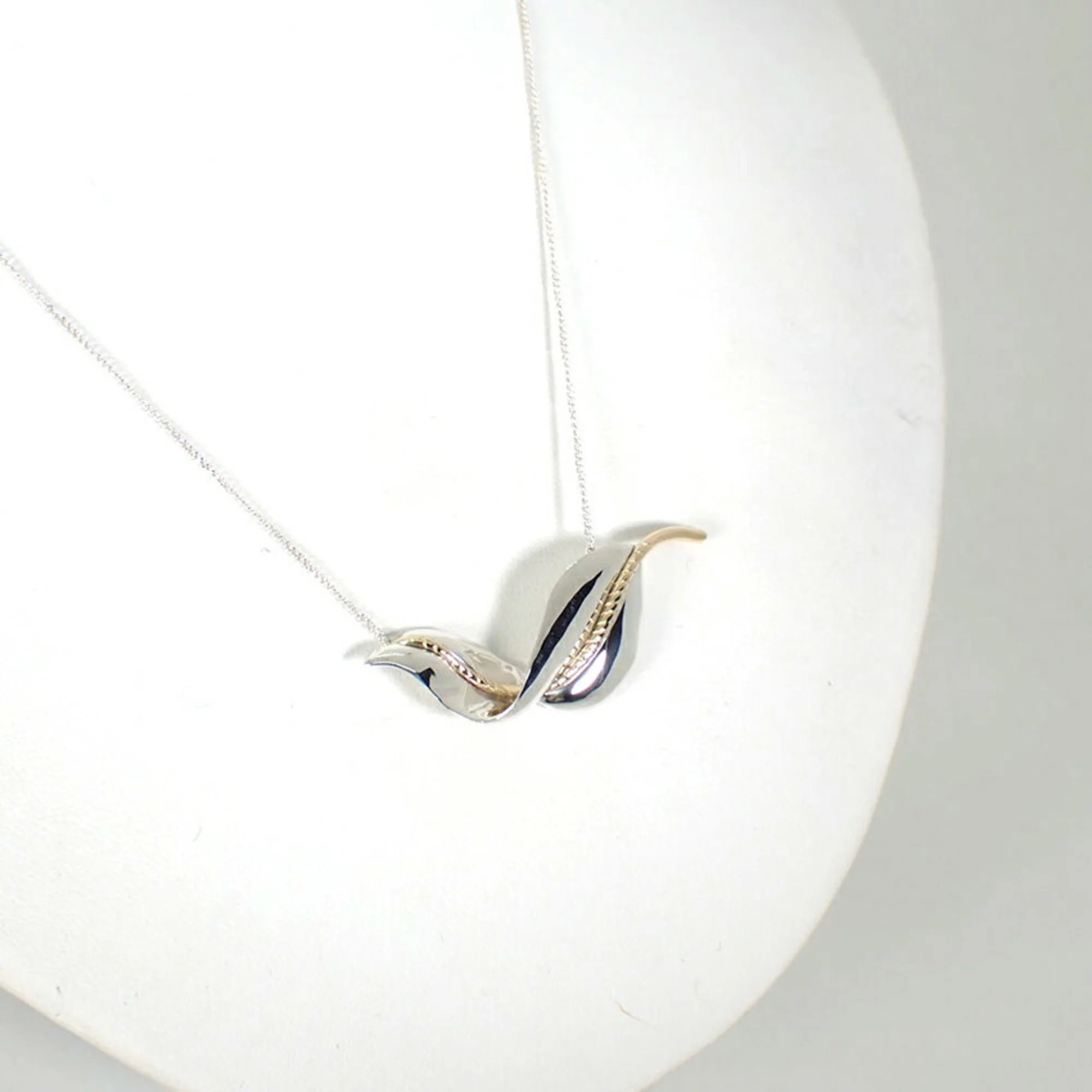 Leaf Pendant Necklace Sterling Silver and 18K Yellow Gold - Image 4