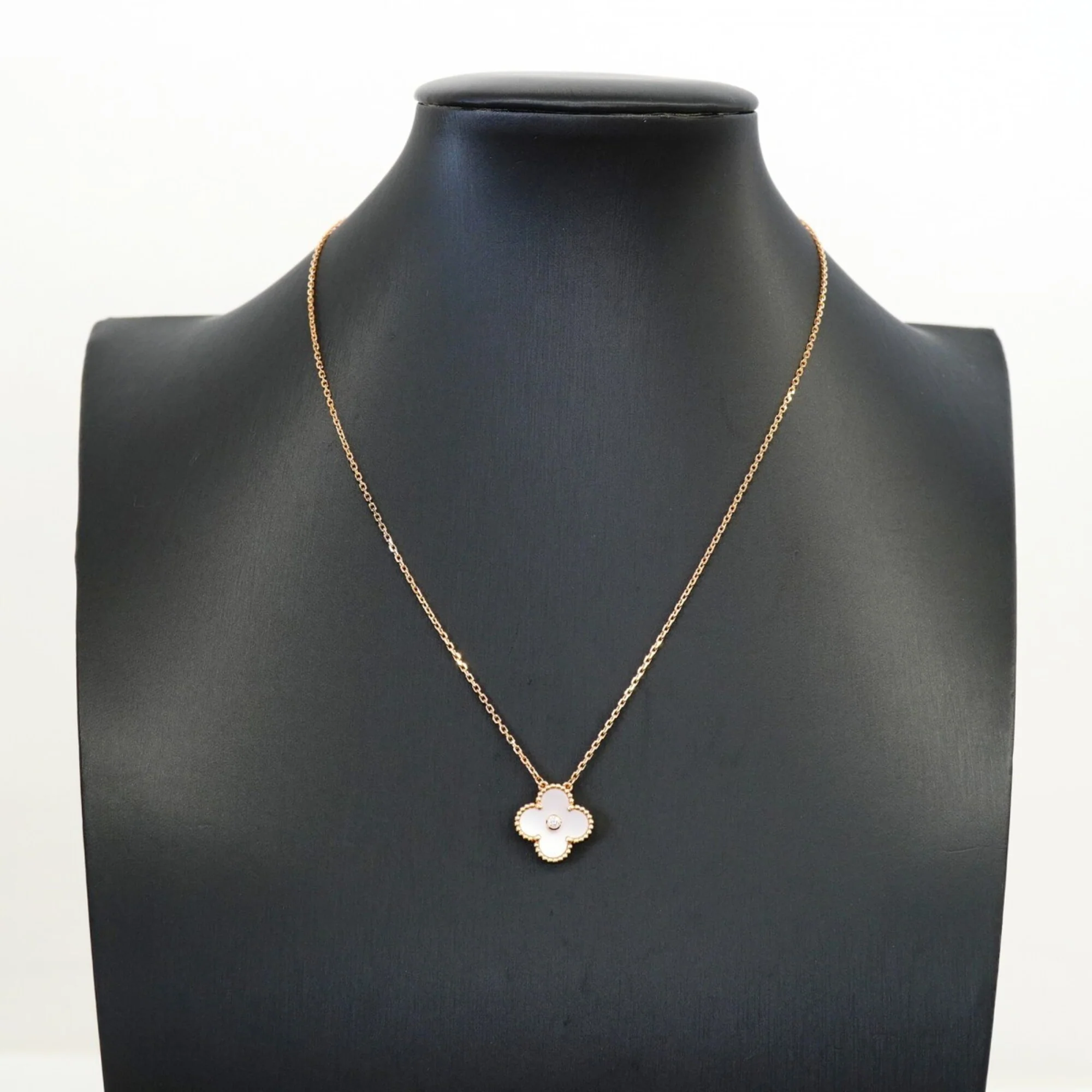 Alhambra Pendant Necklace 18K Rose Gold and Mother of Pearl - Image 6