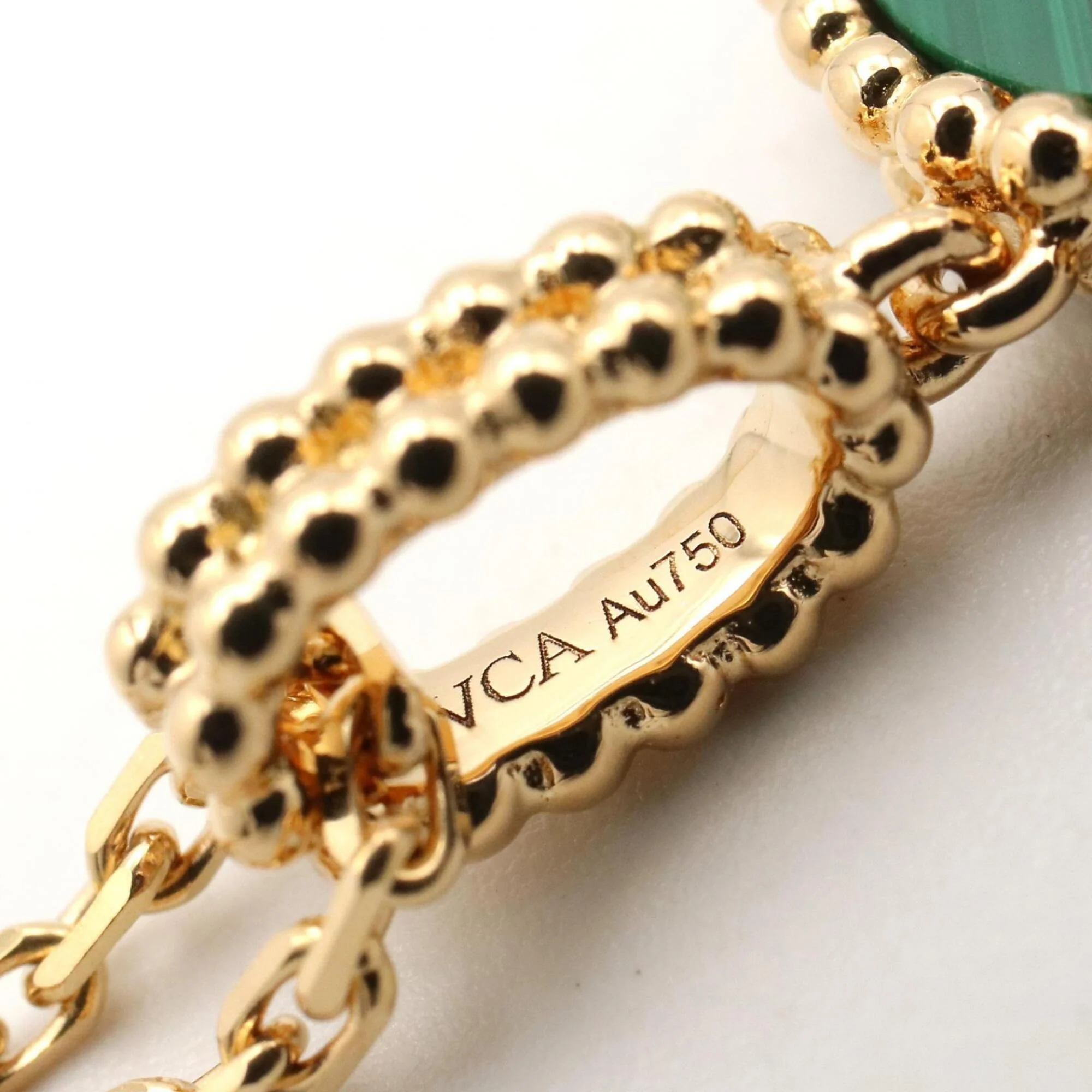 Alhambra Pendant Necklace 18K Yellow Gold and Malachite - Image 3