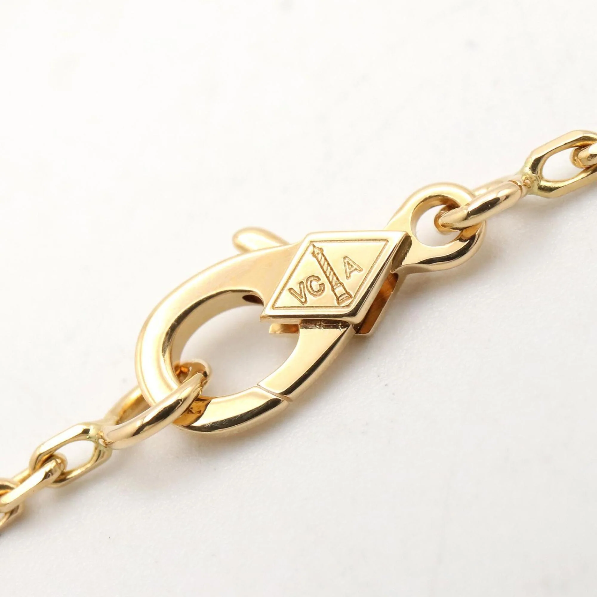 Alhambra Pendant Necklace 18K Yellow Gold and Malachite - Image 5