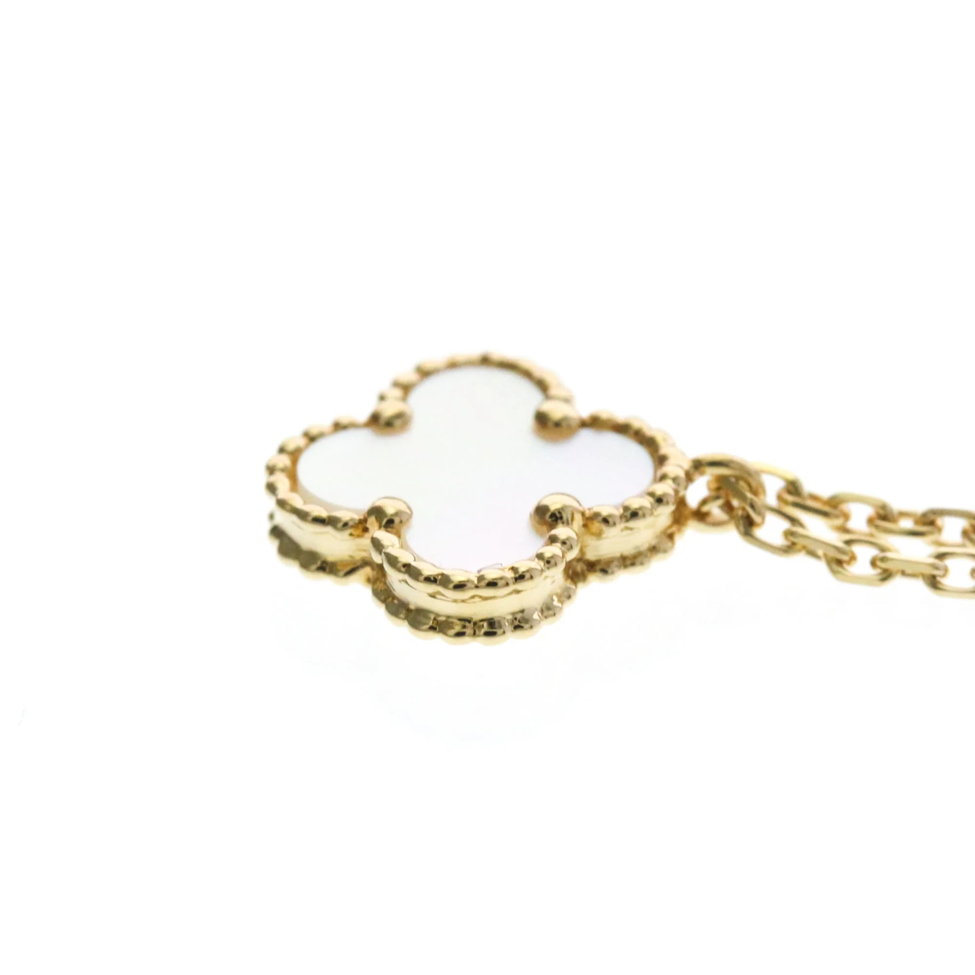 Sweet Alhambra Pendant Necklace 18K Yellow Gold and Mother of Pearl - Image 3