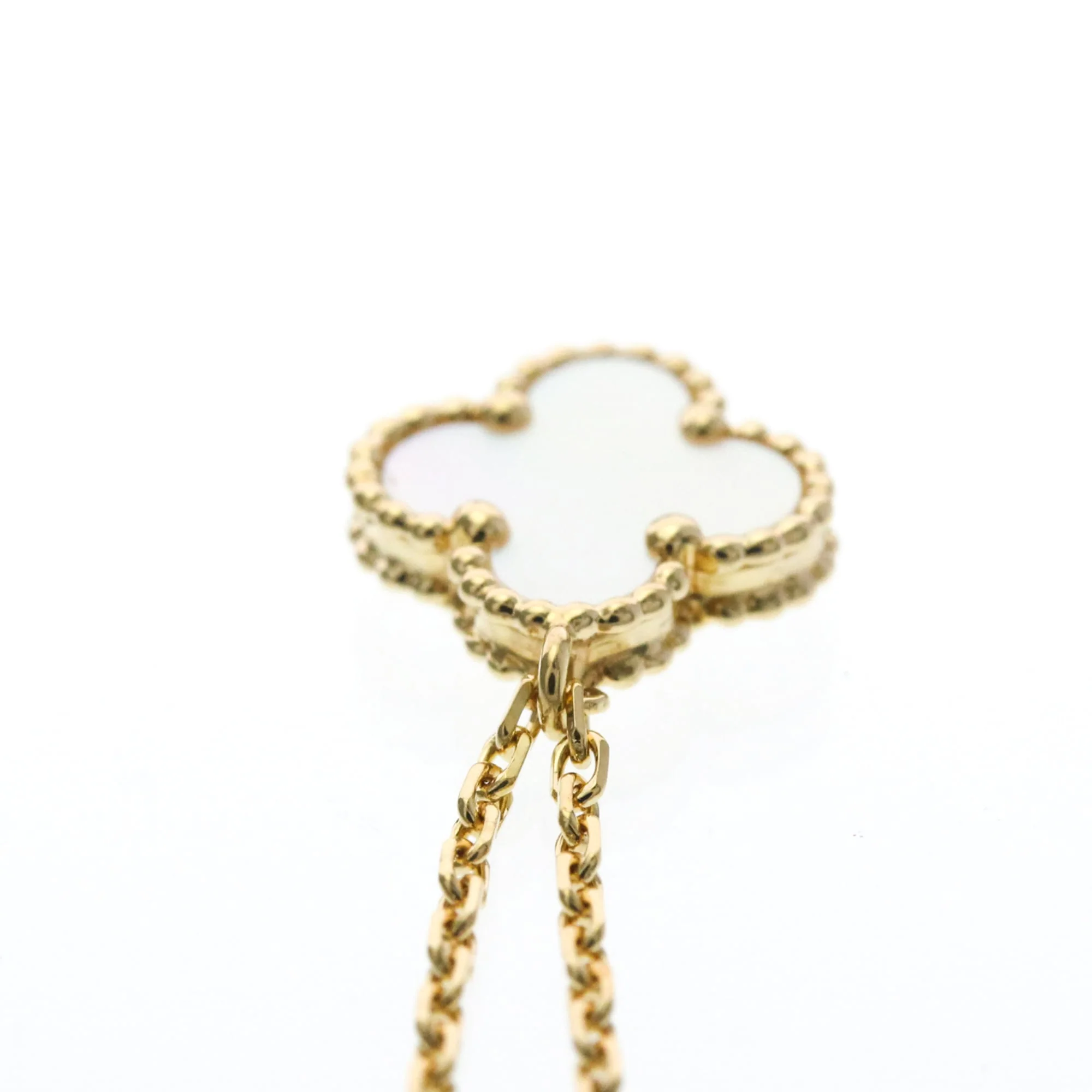 Sweet Alhambra Pendant Necklace 18K Yellow Gold and Mother of Pearl - Image 6