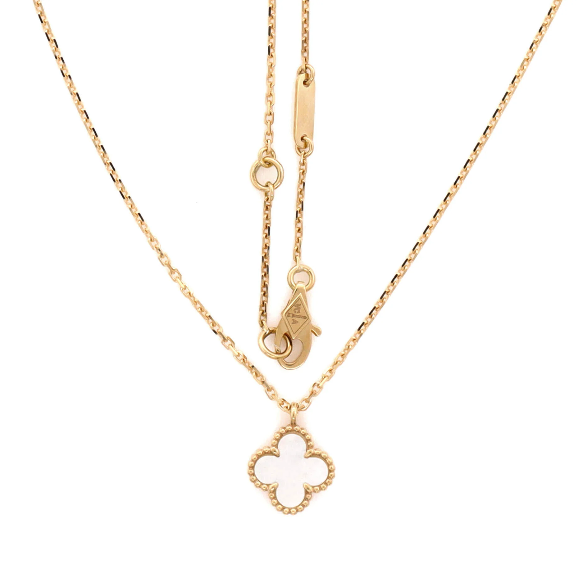 Sweet Alhambra Pendant Necklace 18K Yellow Gold and Mother of Pearl - Image 3