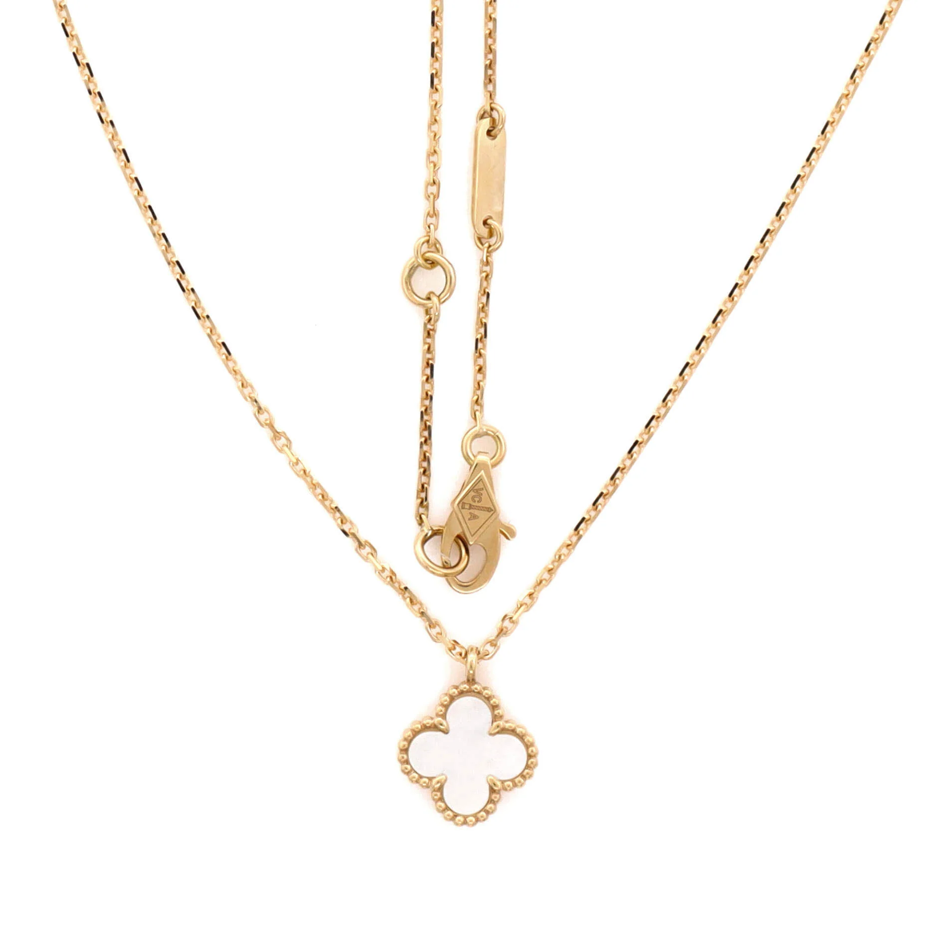 Sweet Alhambra Pendant Necklace 18K Yellow Gold and Mother of Pearl - Image 3