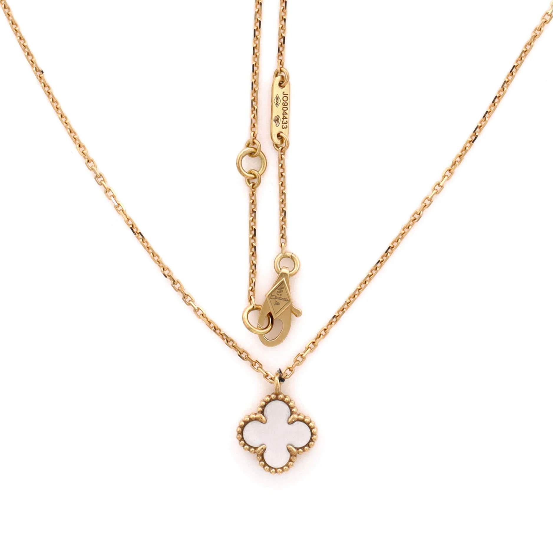 Sweet Alhambra Pendant Necklace 18K Yellow Gold and Mother of Pearl - Image 3