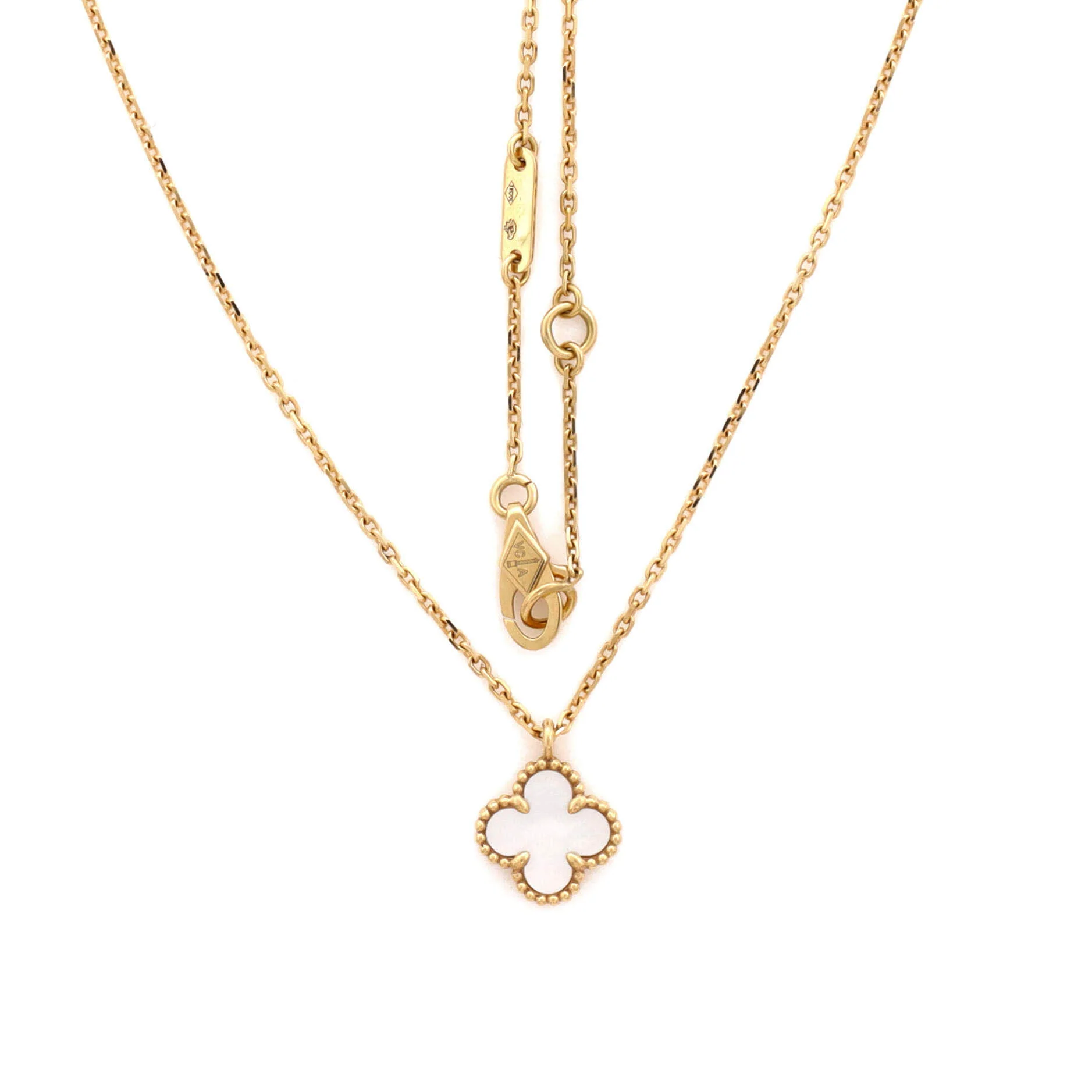 Sweet Alhambra Pendant Necklace 18K Yellow Gold and Mother of Pearl - Image 3