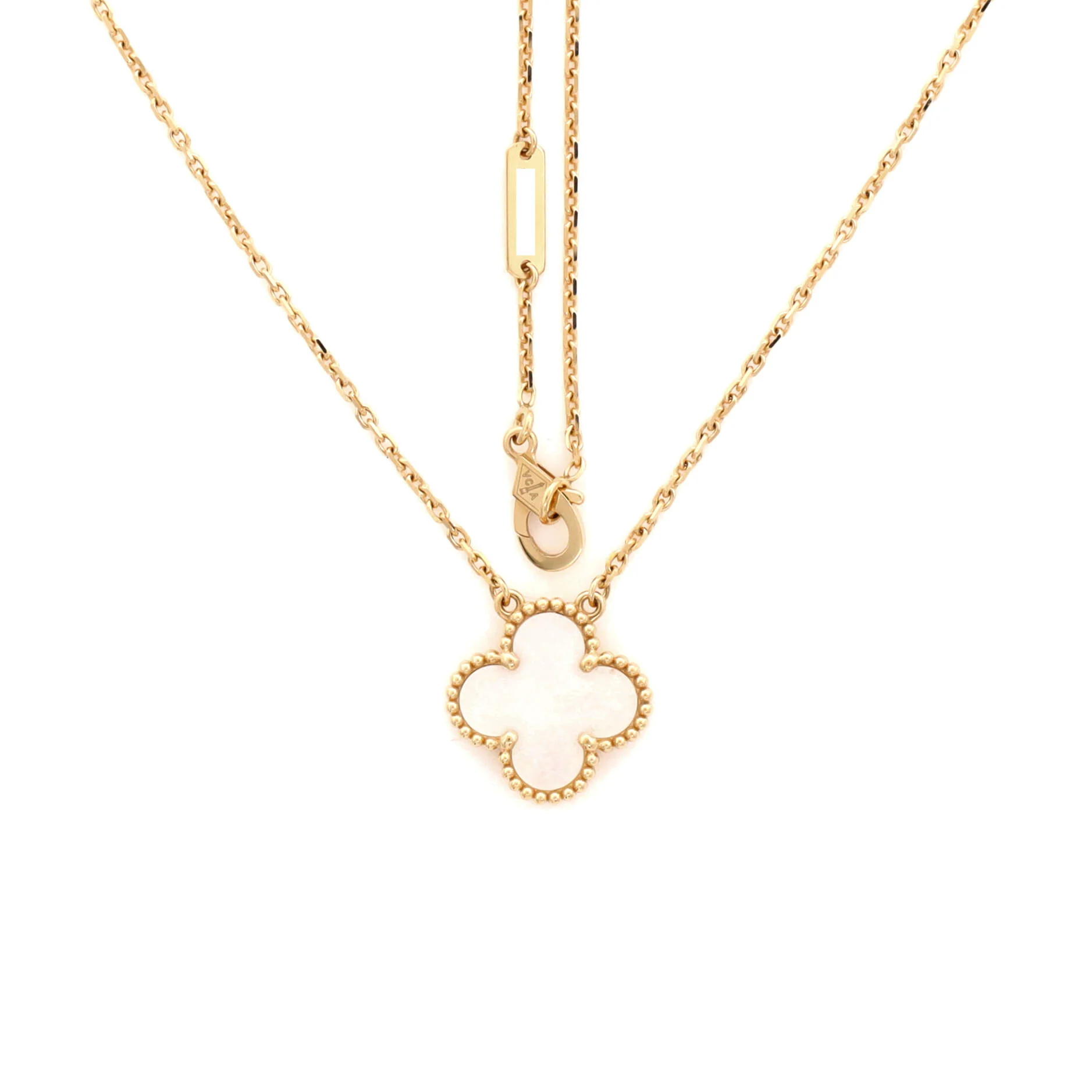Vintage Alhambra Pendant Necklace 18K Yellow Gold and Mother of Pearl - Image 3
