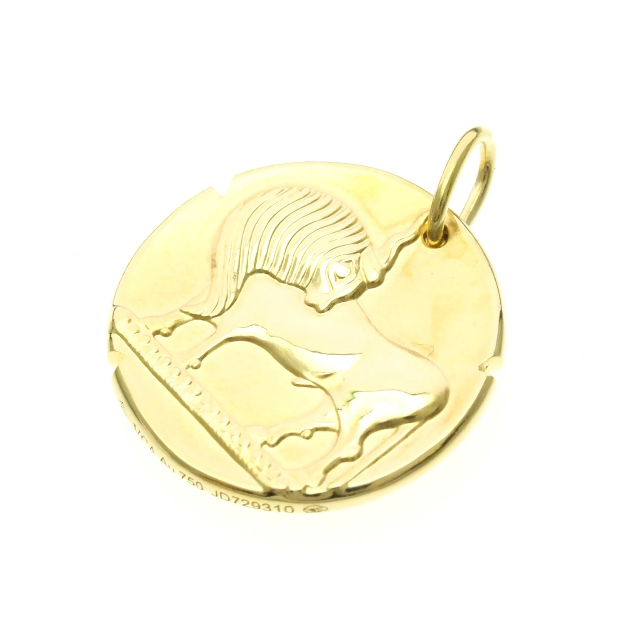 Zodiac Medal Taurus Pendant Necklace 18K Yellow Gold