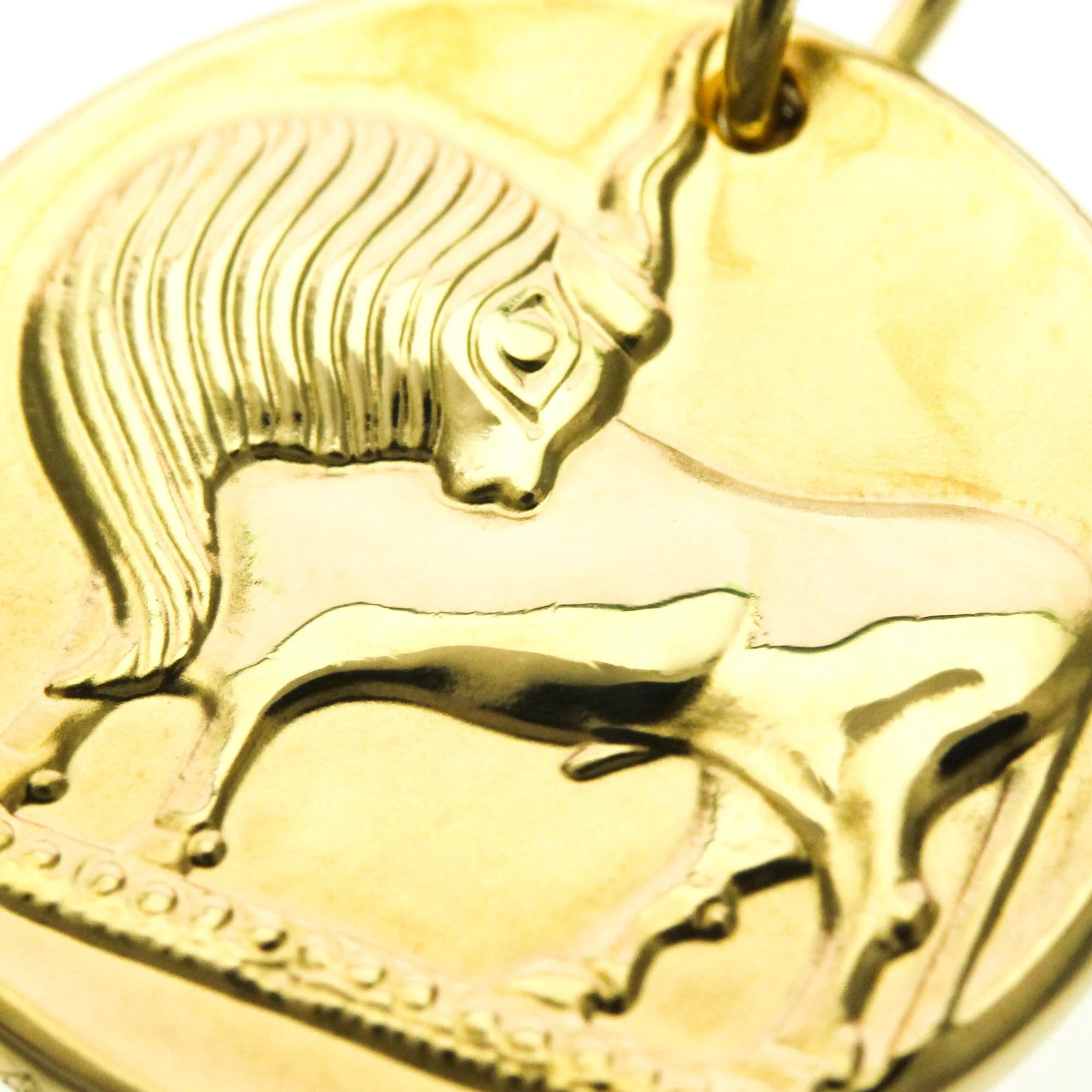 Zodiac Medal Taurus Pendant Necklace 18K Yellow Gold - Image 8