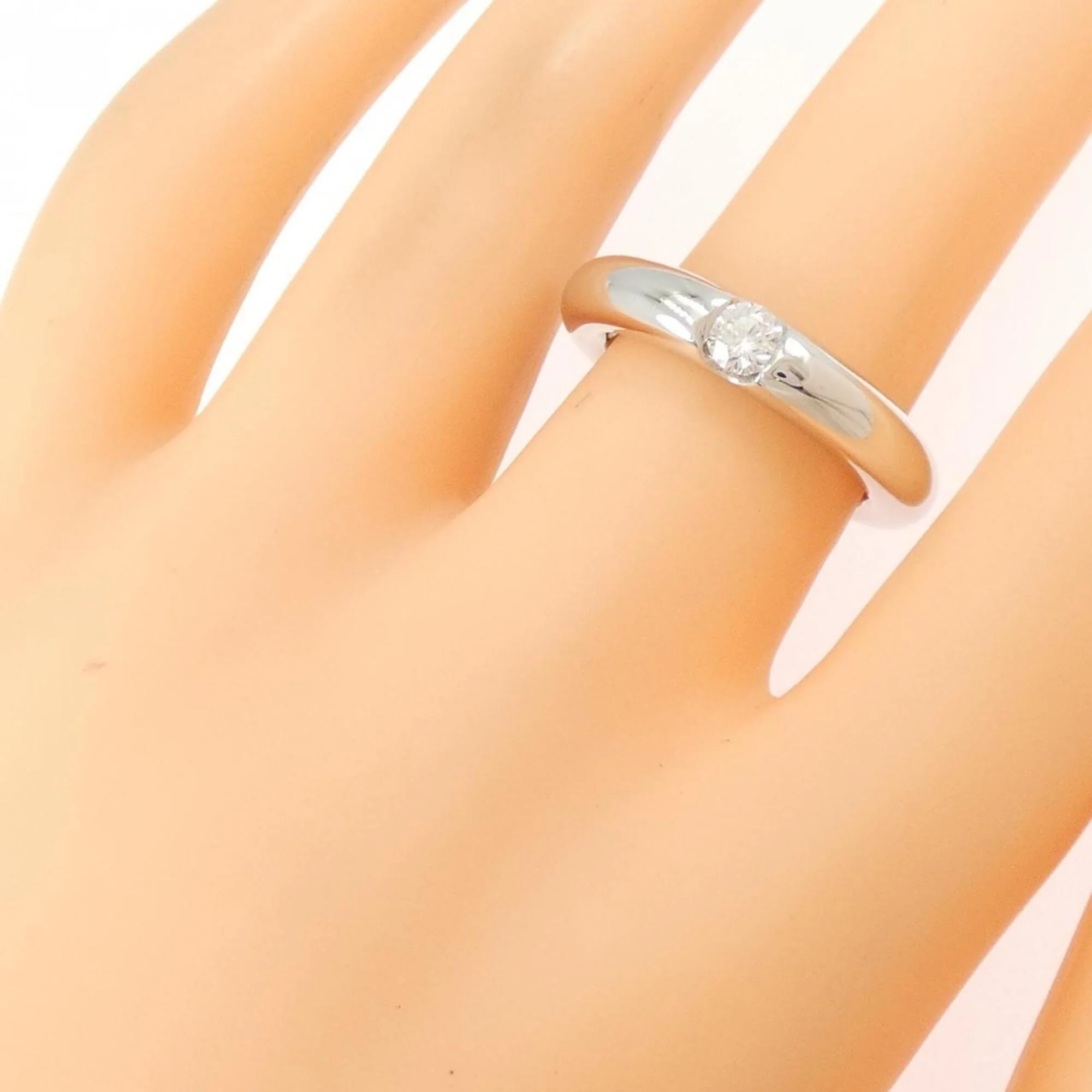 Ellipse Ring 18K White Gold with Diamond - Image 5