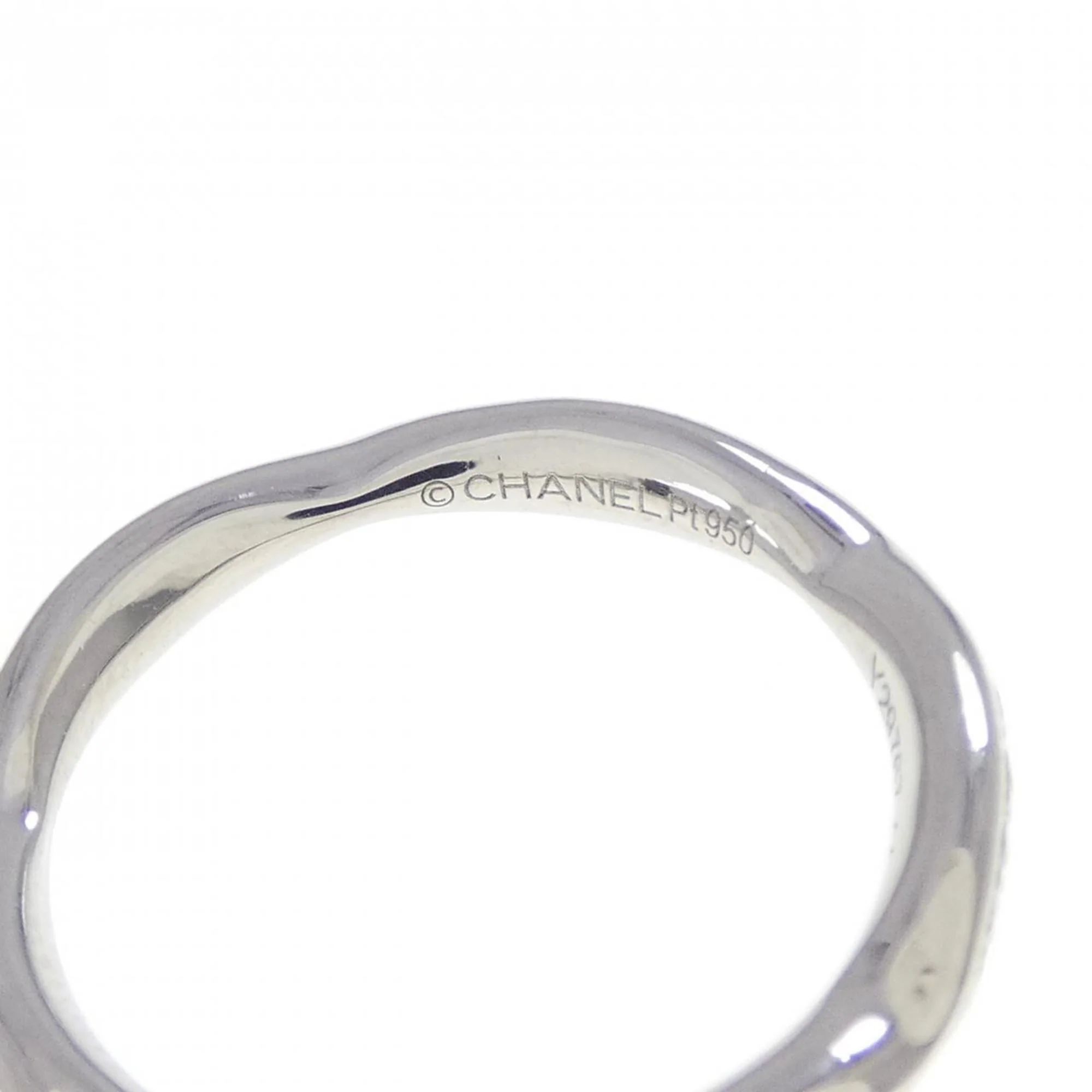 Camellia Ring Platinum with Diamond - Image 3