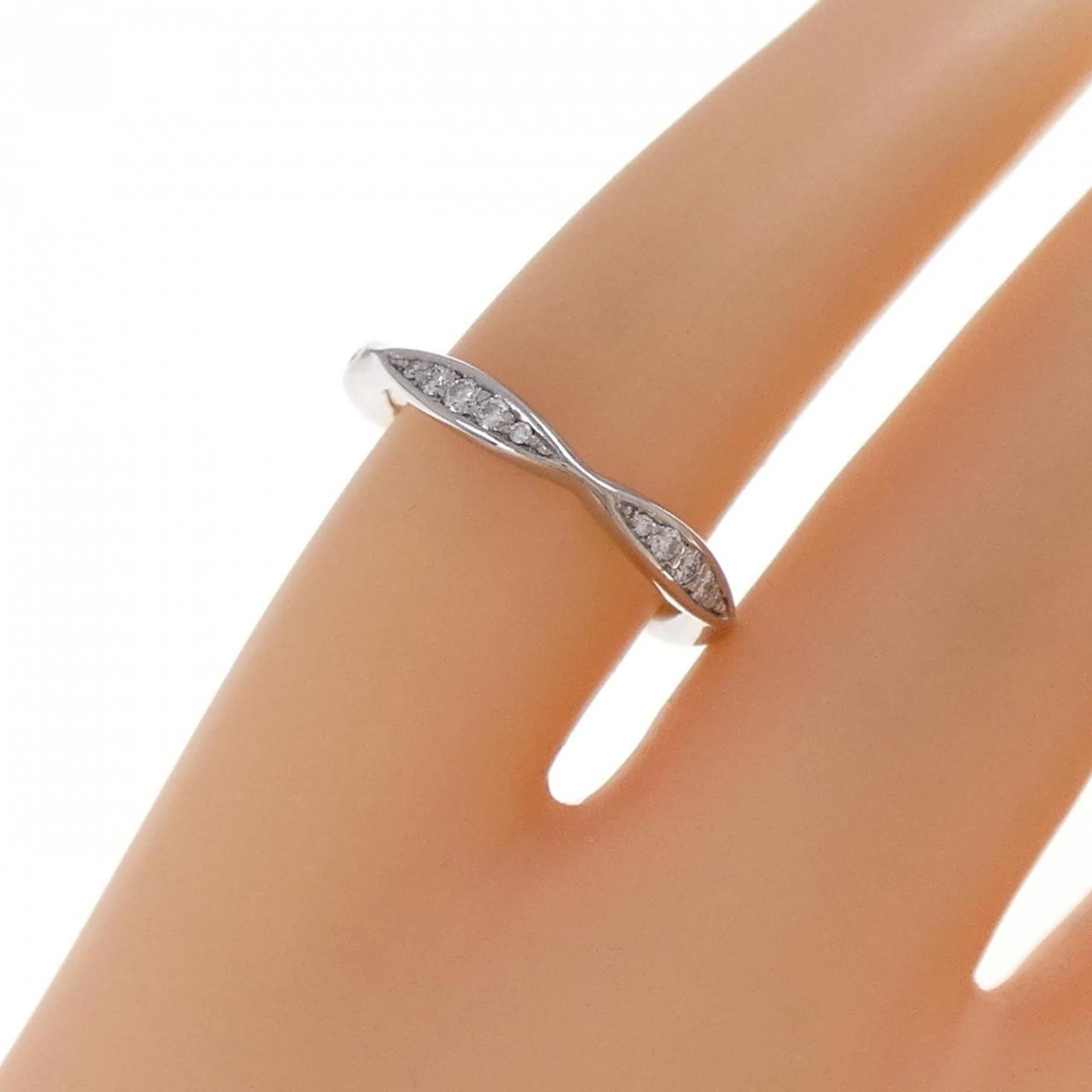 Camellia Ring Platinum with Diamond - Image 4