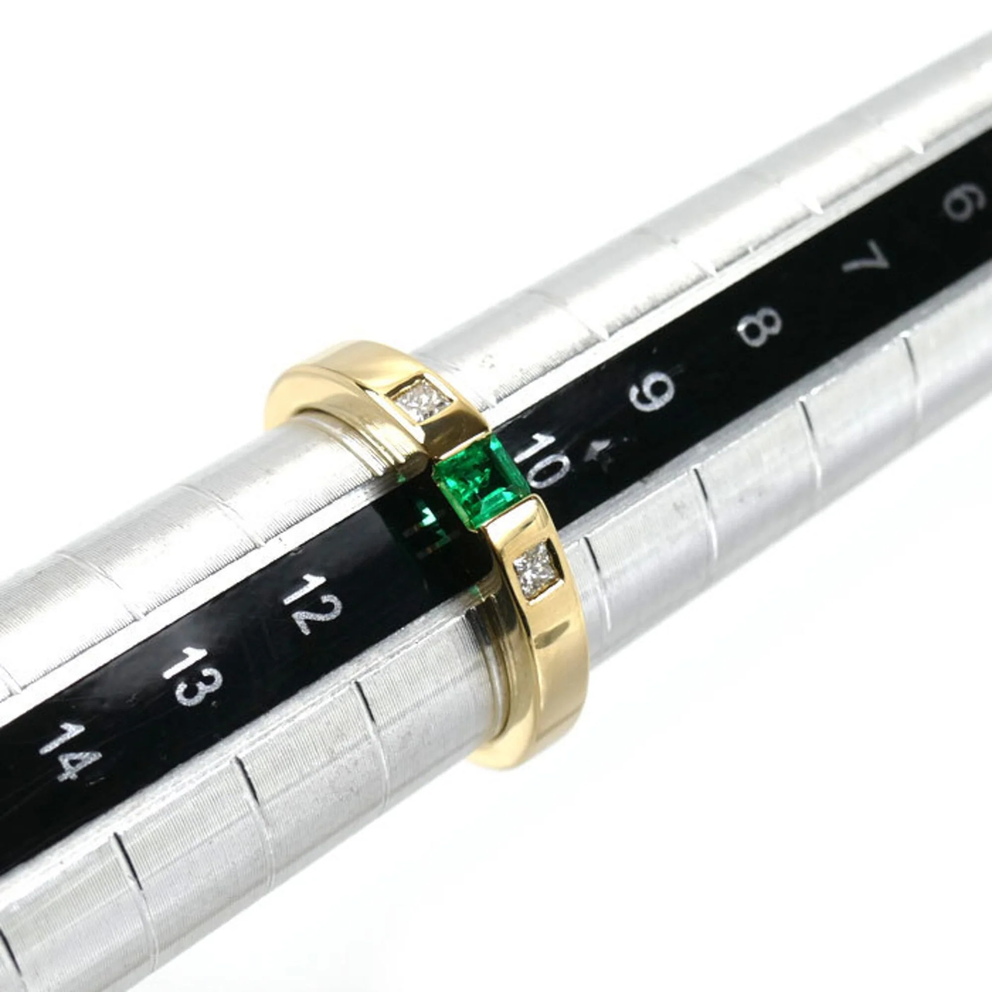 Band Ring 18K Yellow Gold with Diamond and Emerald - Image 6