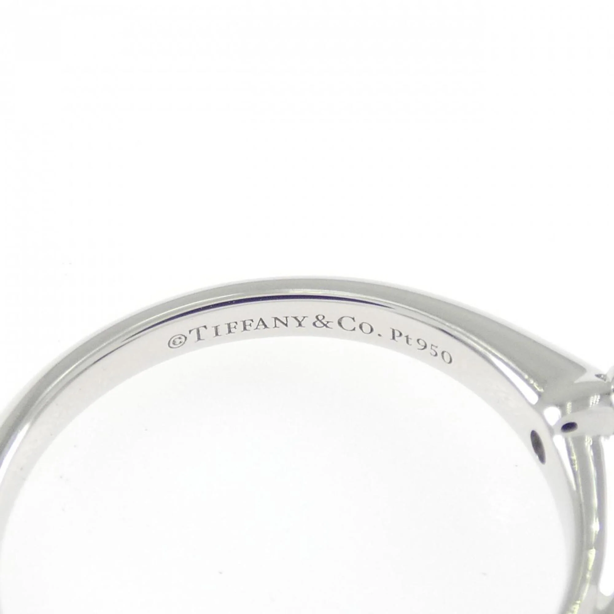 Classic Solitaire Ring Platinum with Diamond - Image 4