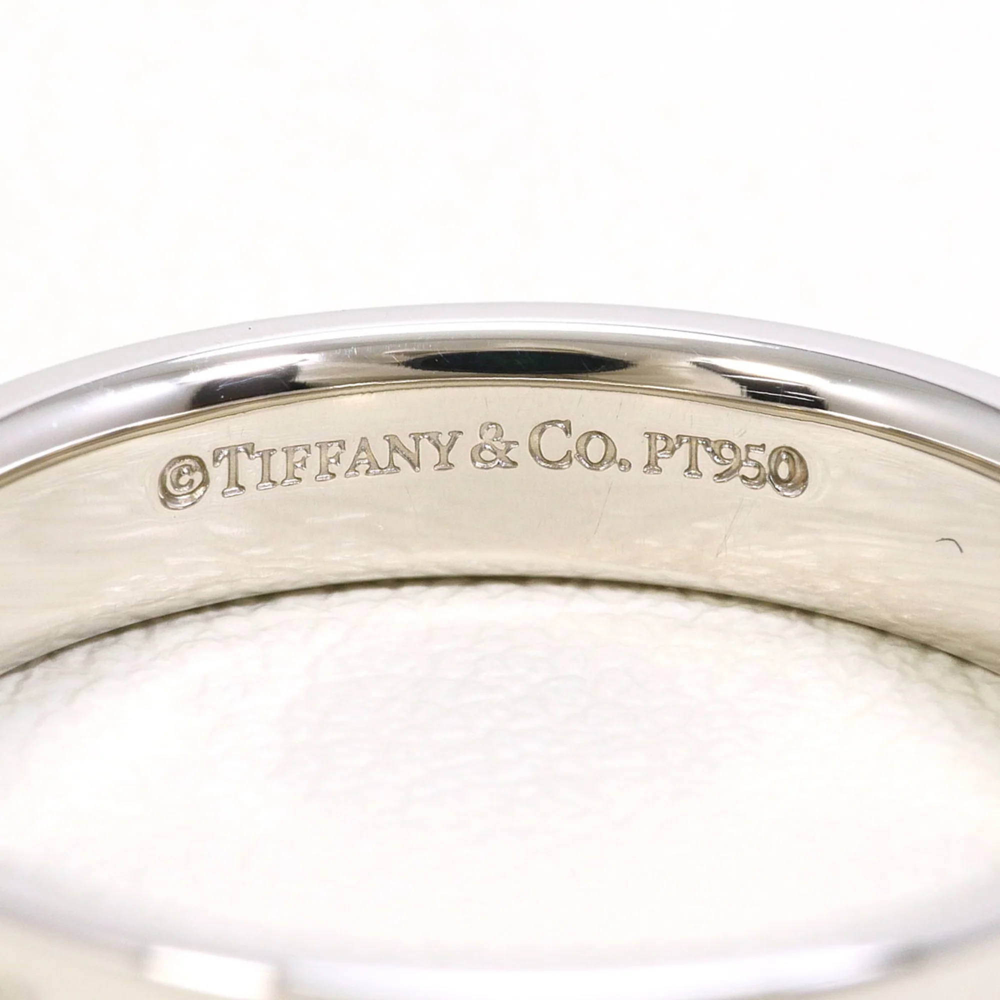 Curved Band Ring Platinum - Image 4