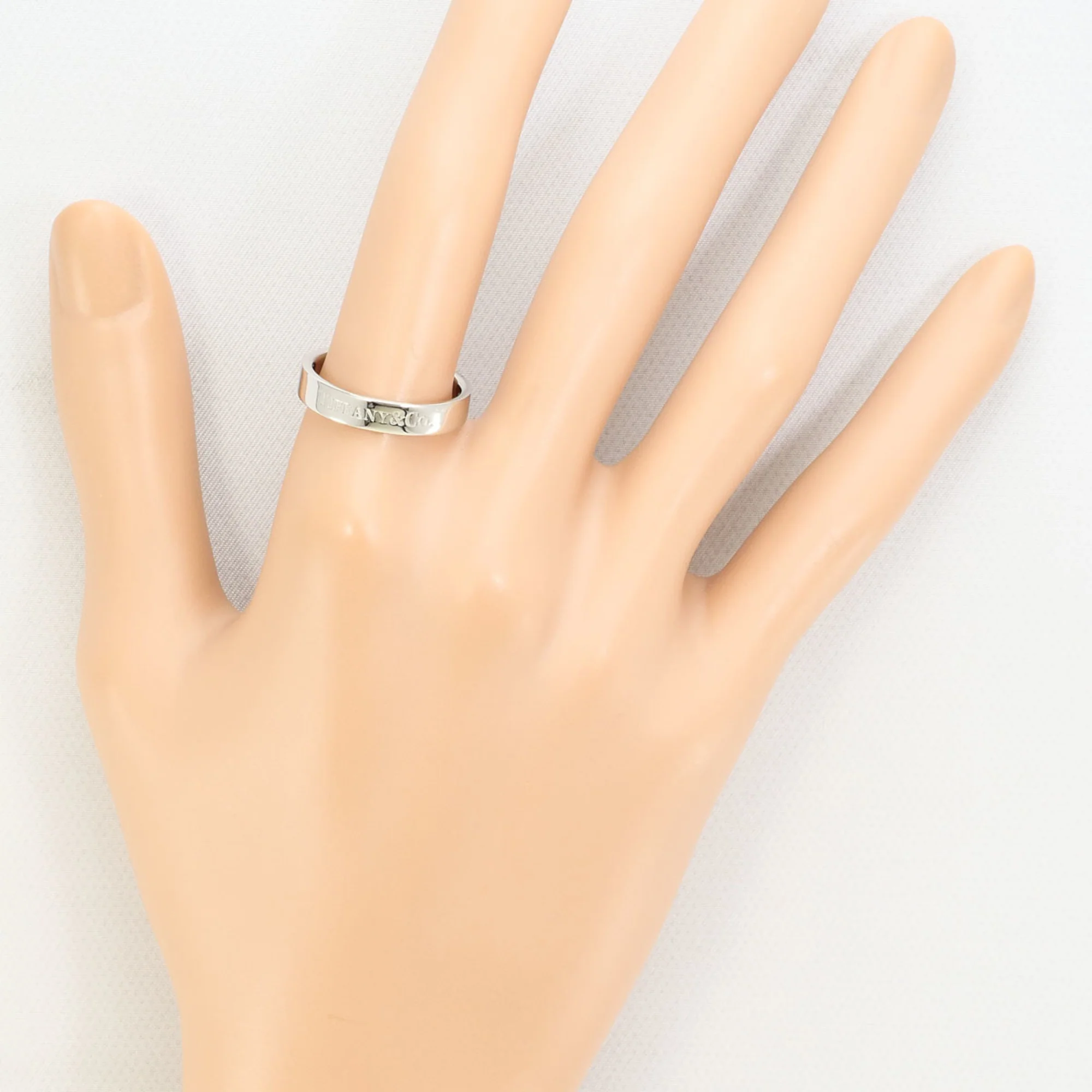 Curved Band Ring Platinum - Image 5
