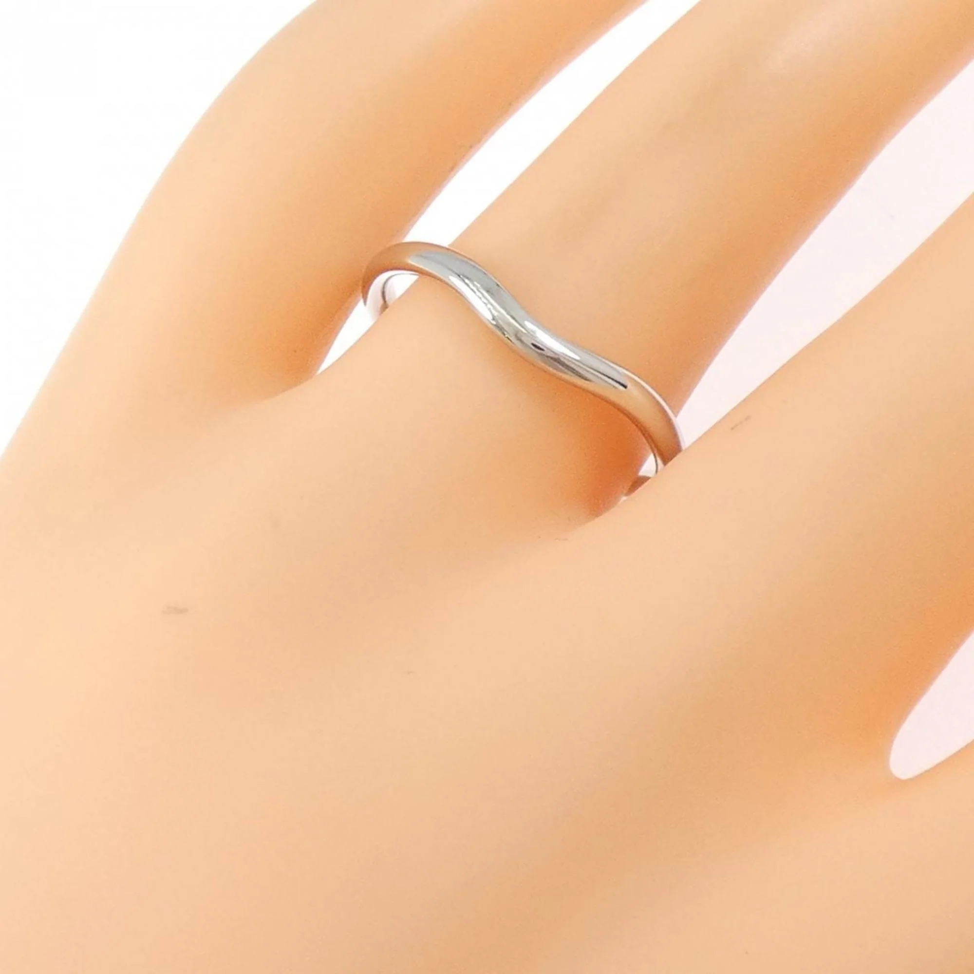 Curved Ring Platinum - Image 5