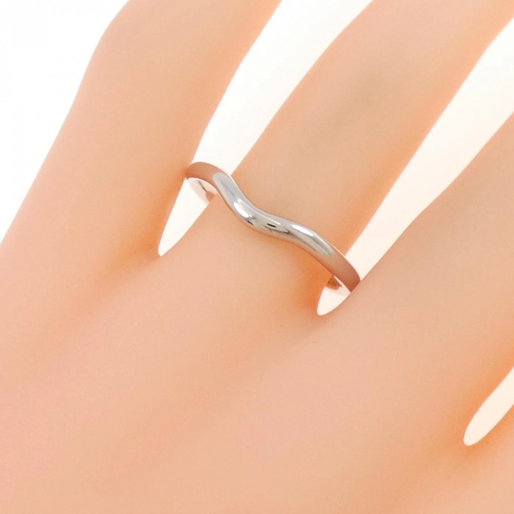 Curved Ring Platinum - Image 5