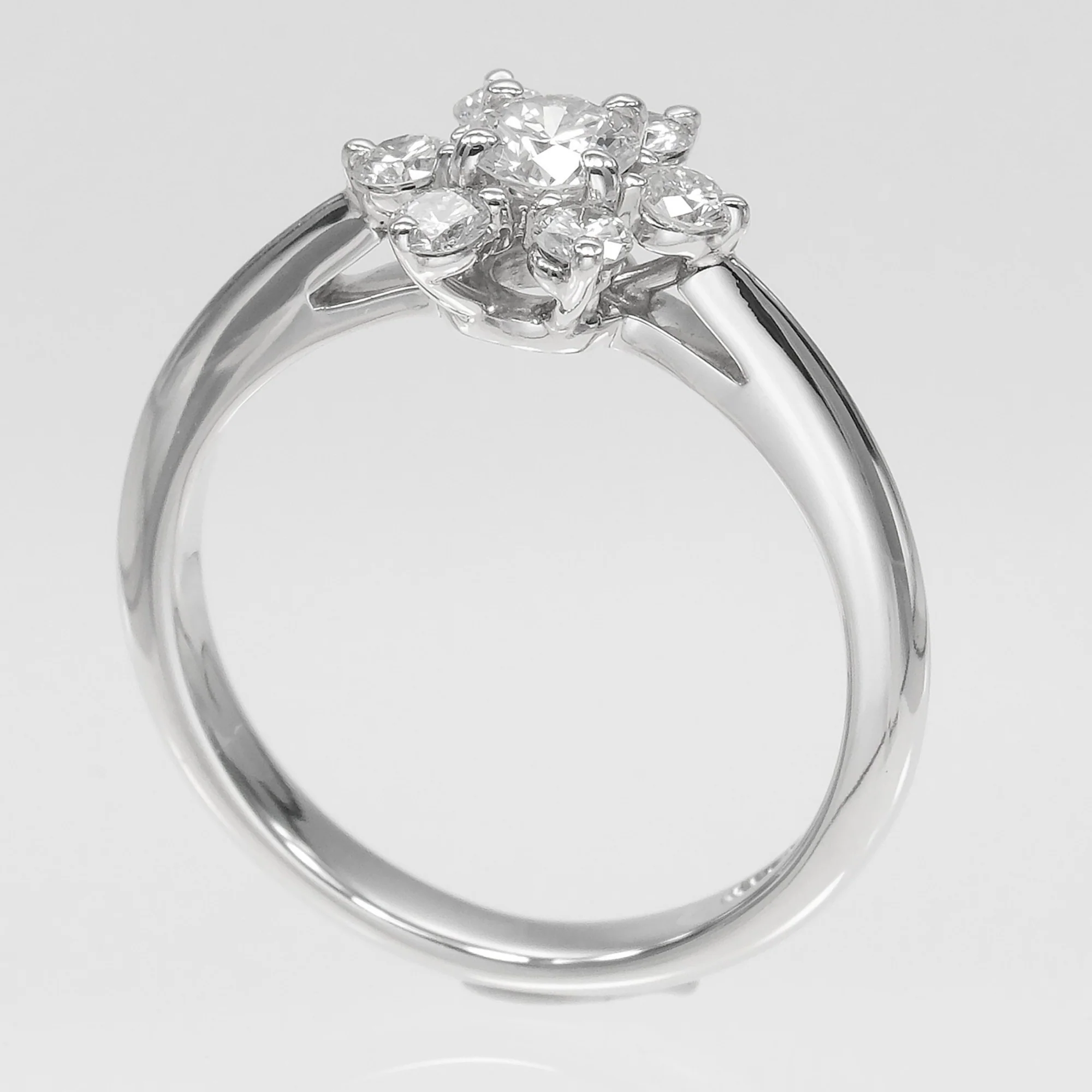 Ring Platinum with Diamond - Image 3