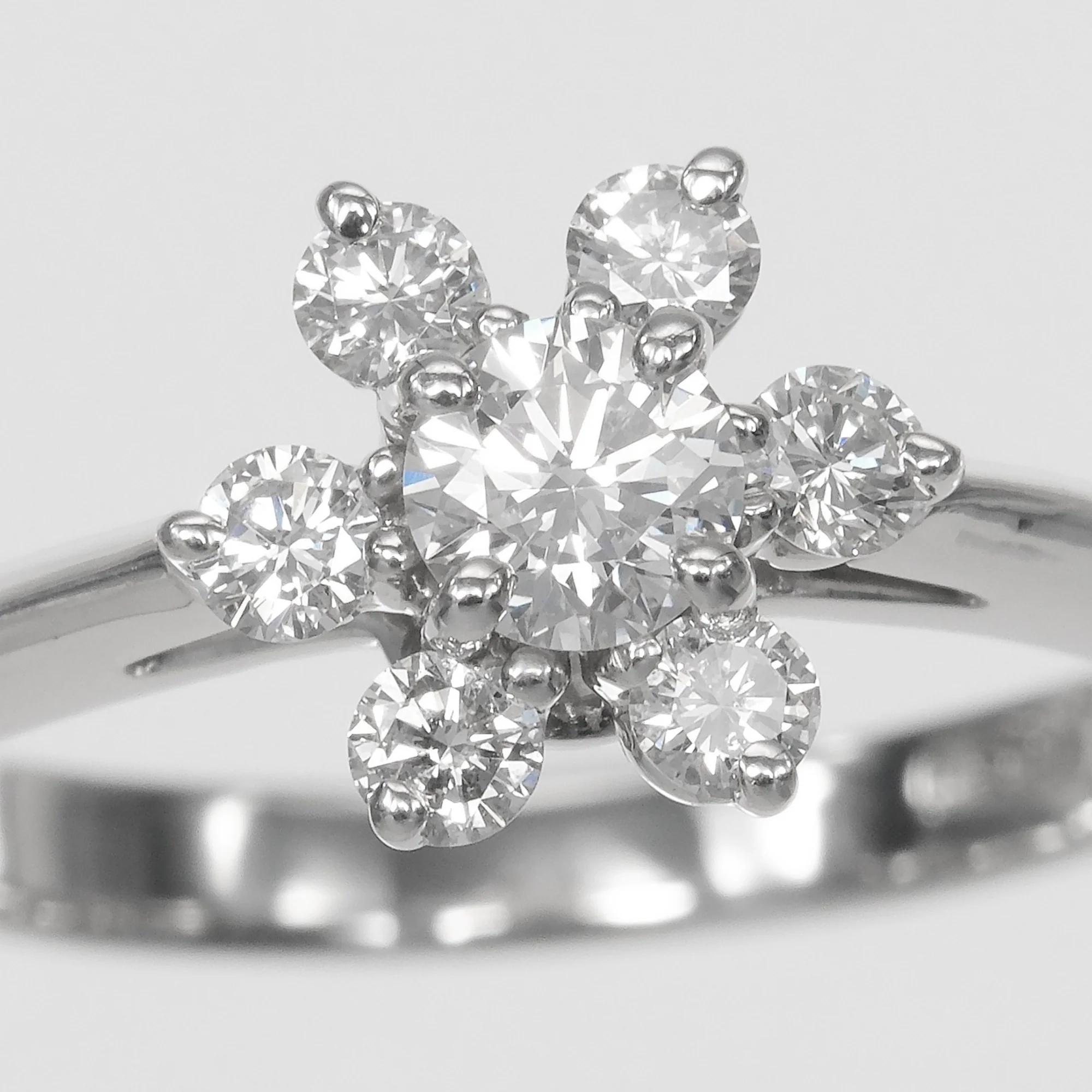 Ring Platinum with Diamond - Image 5