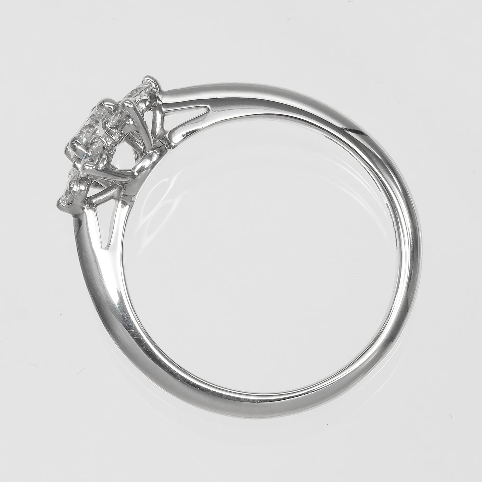 Ring Platinum with Diamond - Image 9