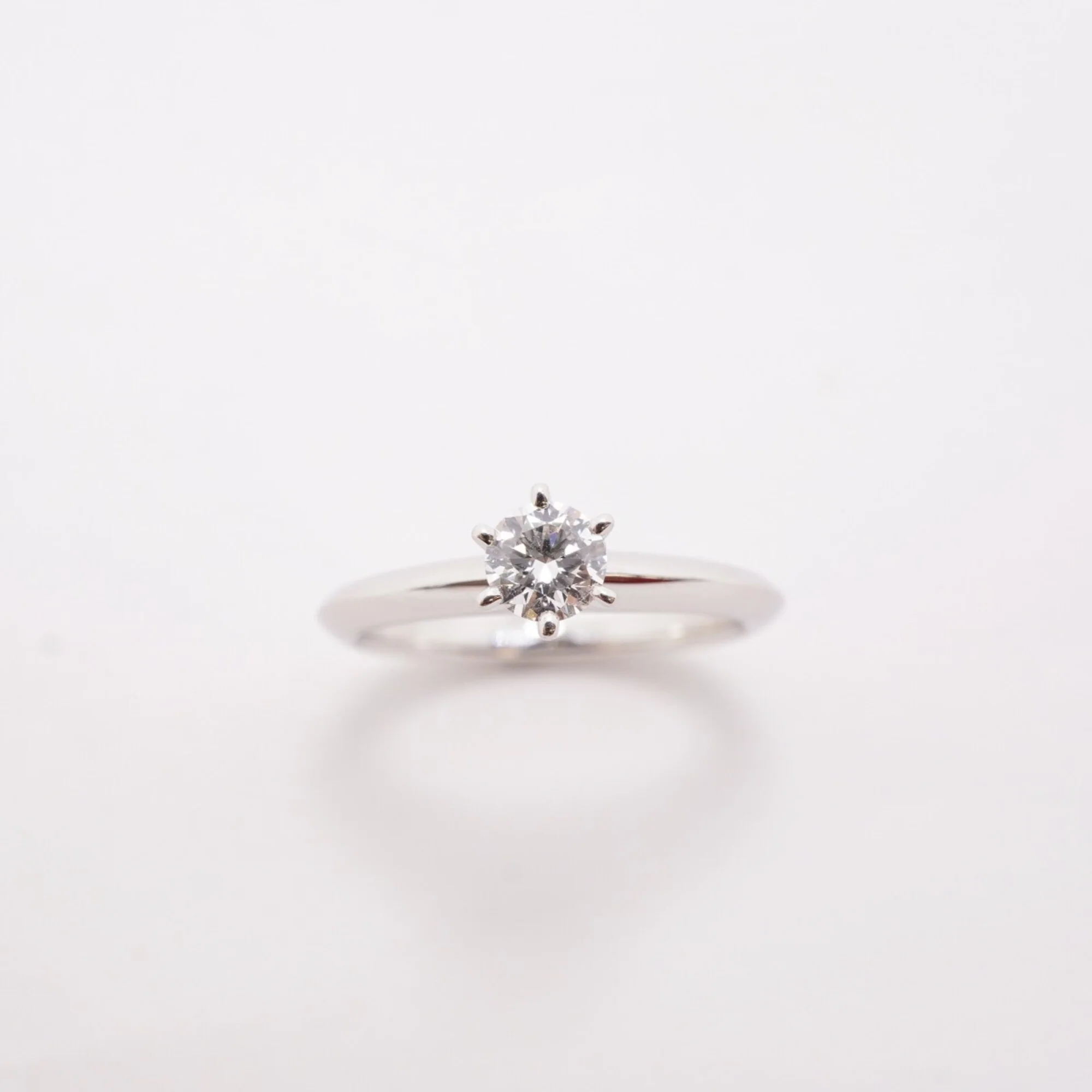 Solitaire Ring Platinum and Diamond - Image 2