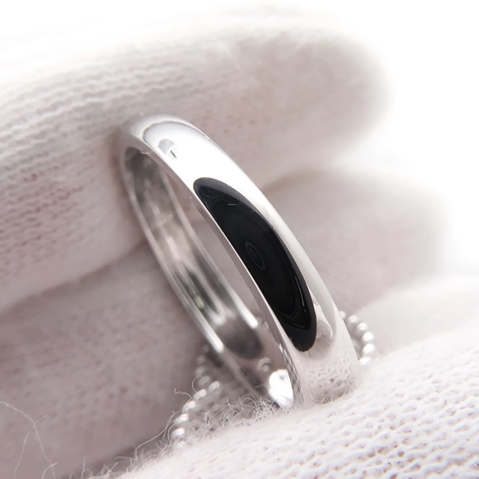 Alhambra Ring 18K White Gold and Mother of Pearl - Image 6