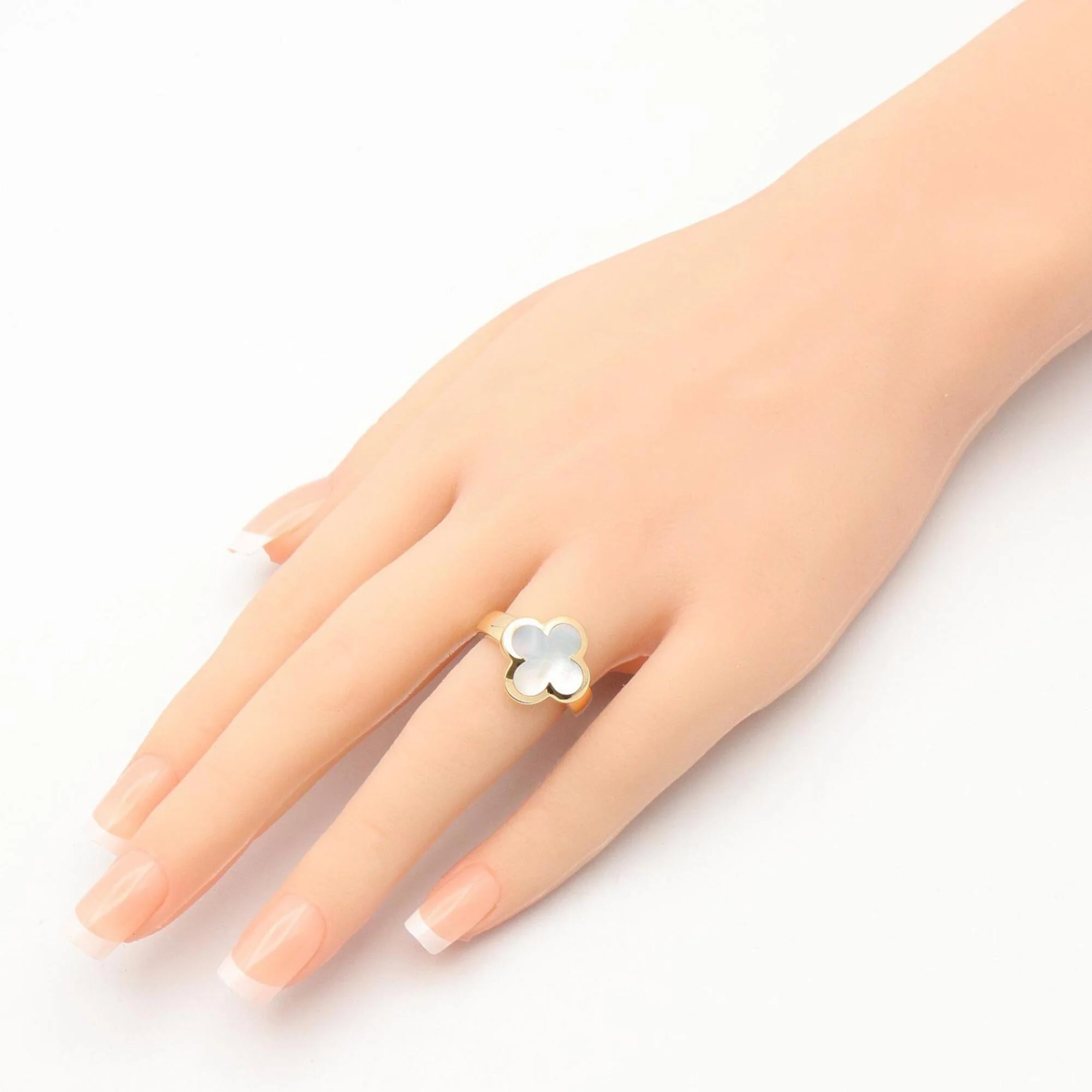 Alhambra Ring 18K Yellow Gold and Mother of Pearl - Image 8